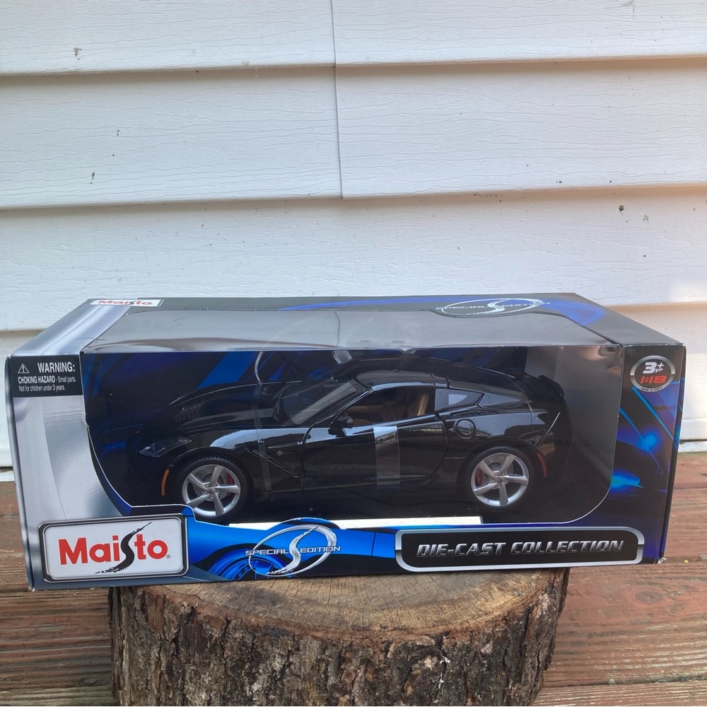Maisto Black Die-Cast Sports Car